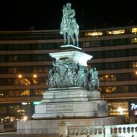 Болгария. София. Памятник императору Александру II (ночью).